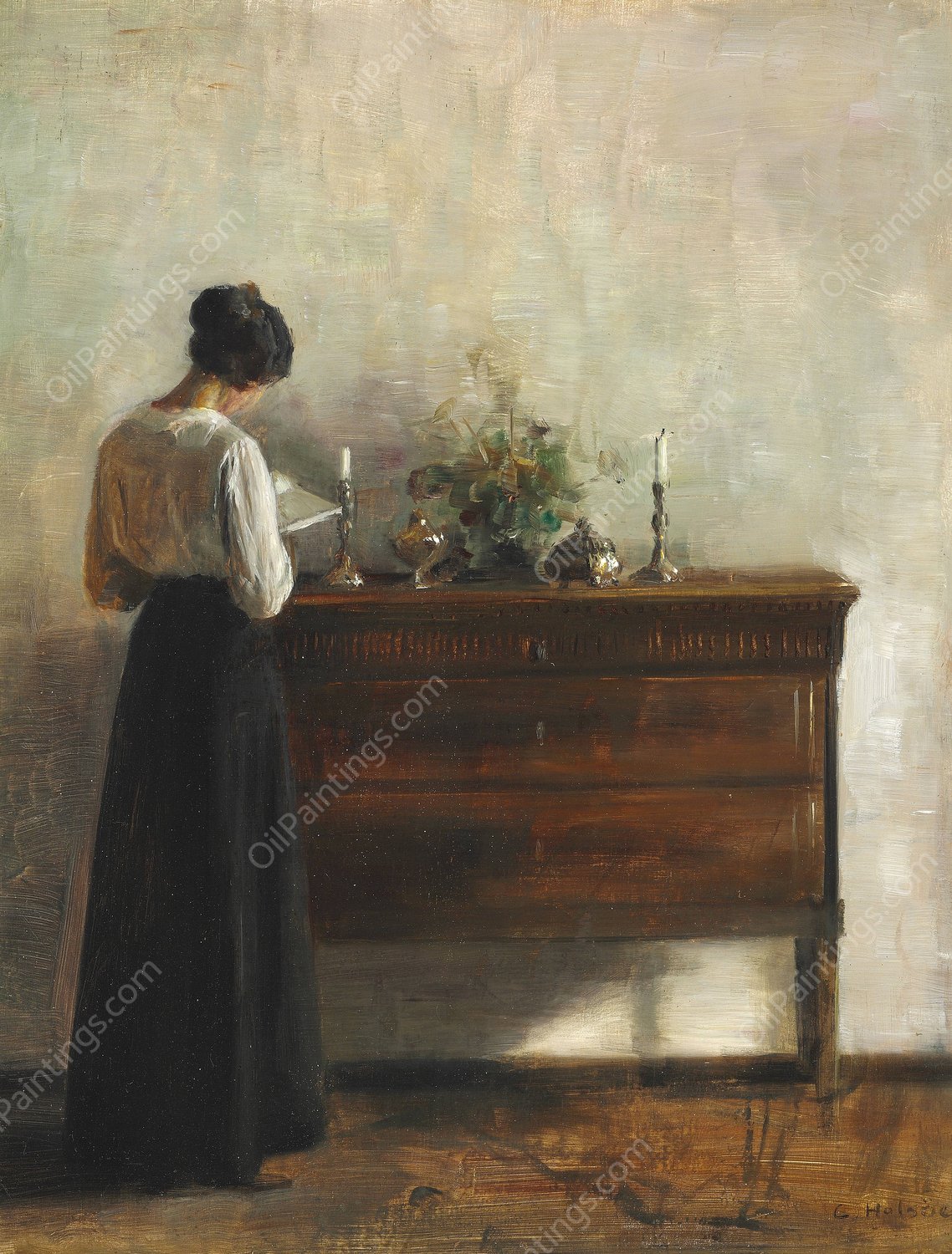 Interior med kunstnerens hustru, der star ved en kommode og laeser by Carl Holsoe - Hand-Painted Oil Painting Reproduction